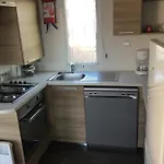 Linge Literie Et Toilette Fournis, Un Grand Confort, A Cote Ou A 5 Minutes Des Piscines Tous 3 Grande Terrasse Couverte * Fréjus