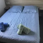 Linge Literie Et Toilette Fournis, Un Grand Confort, A Cote Ou A 5 Minutes Des Piscines Tous 3 Grande Terrasse Couverte Fréjus
