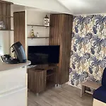 Linge Literie Et Toilette Fournis, Un Grand Confort, A Cote Ou A 5 Minutes Des Piscines Tous 3 Grande Terrasse Couverte Kemping *