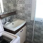 Linge Literie Et Toilette Fournis, Un Grand Confort, A Cote Ou A 5 Minutes Des Piscines Tous 3 Grande Terrasse Couverte Kemping