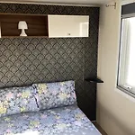 Linge Literie Et Toilette Fournis, Un Grand Confort, A Cote Ou A 5 Minutes Des Piscines Tous 3 Grande Terrasse Couverte Fréjus
