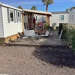 Linge Literie Et Toilette Fournis, Un Grand Confort, A Cote Ou A 5 Minutes Des Piscines Tous 3 Grande Terrasse Couverte * Fréjus