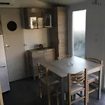 Linge Literie Et Toilette Fournis, Un Grand Confort, A Cote Ou A 5 Minutes Des Piscines Tous 3 Grande Terrasse Couverte