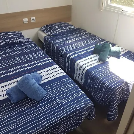 Linge Literie Et Toilette Fournis, Un Grand Confort, A Cote Ou A 5 Minutes Des Piscines Tous 3 Grande Terrasse Couverte Camping