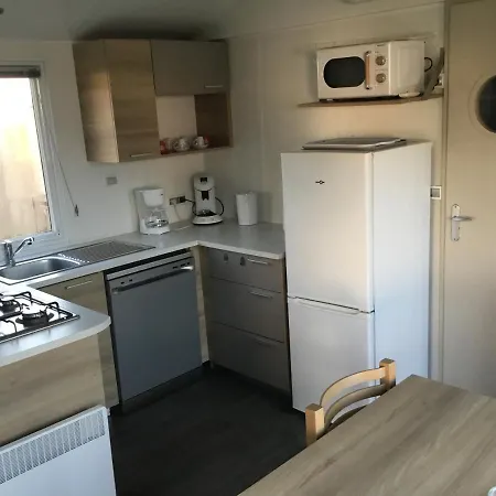 Linge Literie Et Toilette Fournis, Un Grand Confort, A Cote Ou A 5 Minutes Des Piscines Tous 3 Grande Terrasse Couverte Camping *