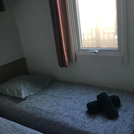 Linge Literie Et Toilette Fournis, Un Grand Confort, A Cote Ou A 5 Minutes Des Piscines Tous 3 Grande Terrasse Couverte Camping *