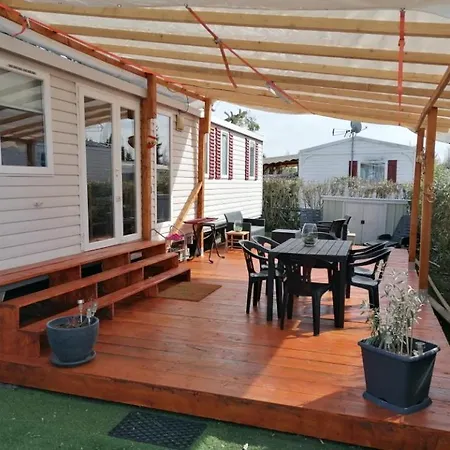 Linge Literie Et Toilette Fournis, Un Grand Confort, A Cote Ou A 5 Minutes Des Piscines Tous 3 Grande Terrasse Couverte * Fréjus