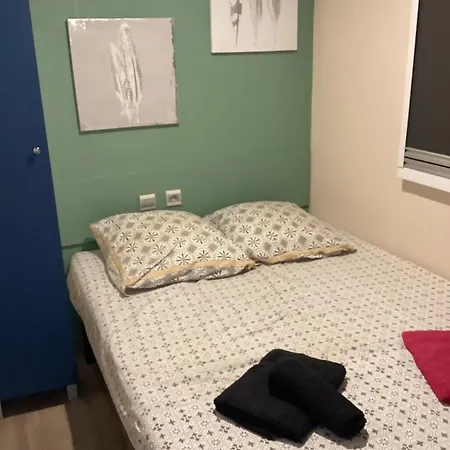 Linge Literie Et Toilette Fournis, Un Grand Confort, A Cote Ou A 5 Minutes Des Piscines Tous 3 Grande Terrasse Couverte * Fréjus