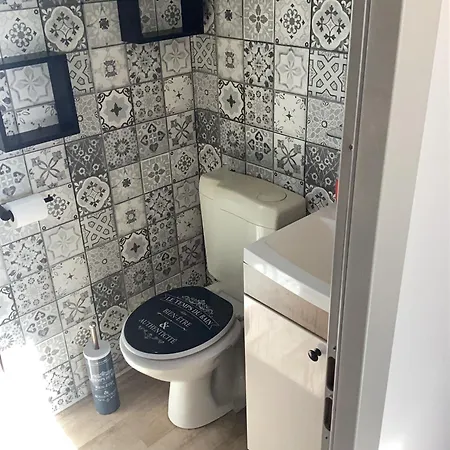 Linge Literie Et Toilette Fournis, Un Grand Confort, A Cote Ou A 5 Minutes Des Piscines Tous 3 Grande Terrasse Couverte Camping