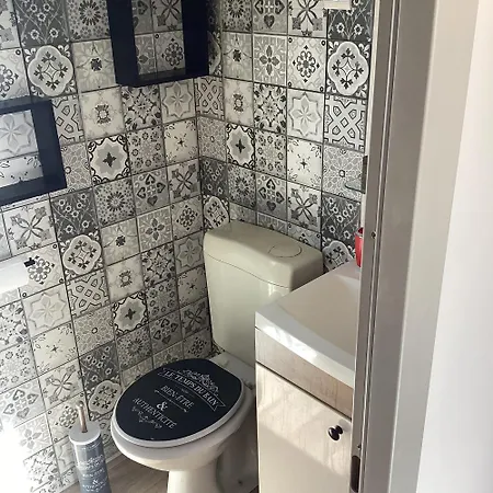 Linge Literie Et Toilette Fournis, Un Grand Confort, A Cote Ou A 5 Minutes Des Piscines Tous 3 Grande Terrasse Couverte
