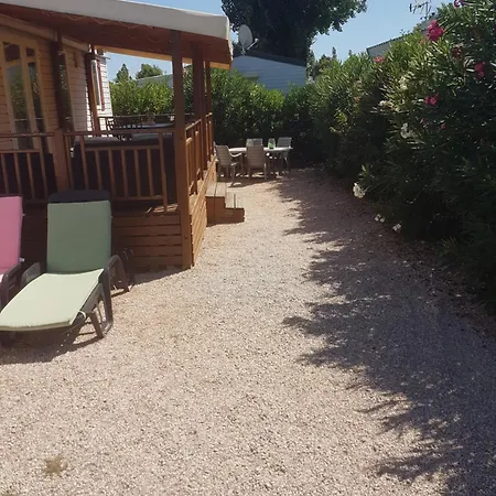 Linge Literie Et Toilette Fournis, Un Grand Confort, A Cote Ou A 5 Minutes Des Piscines Tous 3 Grande Terrasse Couverte Fréjus