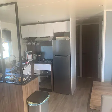 Camping Linge Literie Et Toilette Fournis, Un Grand Confort, A Cote Ou A 5 Minutes Des Piscines Tous 3 Grande Terrasse Couverte Fréjus