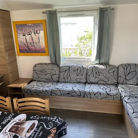 Kemping Linge Literie Et Toilette Fournis, Un Grand Confort, A Cote Ou A 5 Minutes Des Piscines Tous 3 Grande Terrasse Couverte Fréjus