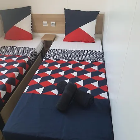 Camping Linge Literie Et Toilette Fournis, Un Grand Confort, A Cote Ou A 5 Minutes Des Piscines Tous 3 Grande Terrasse Couverte
